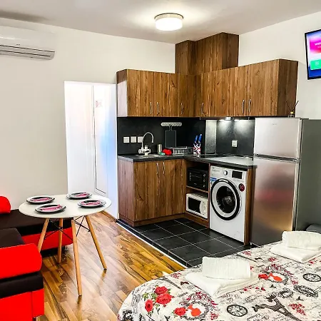Silvy's Pretty House - Studio 3 Apartment